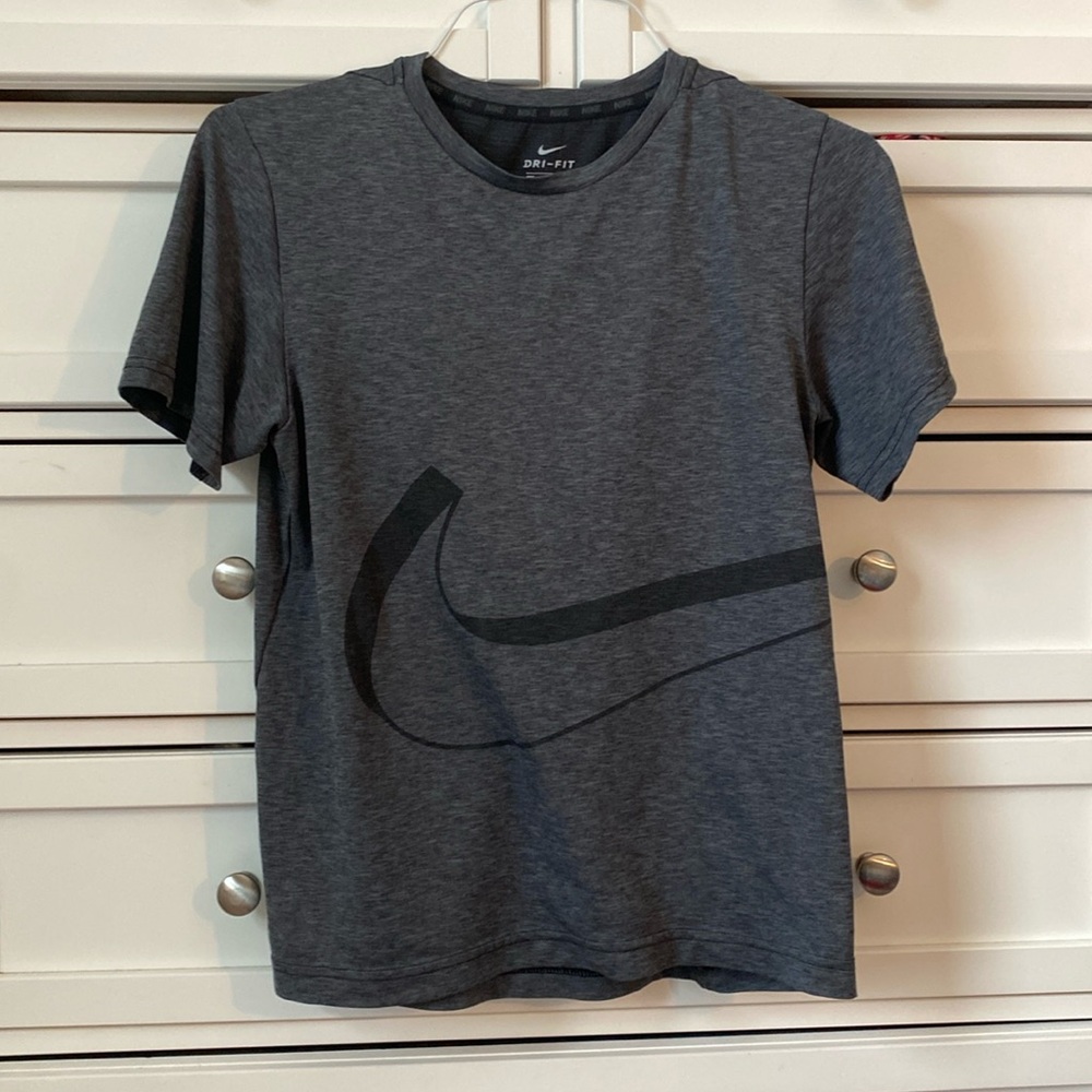 boys nike tee